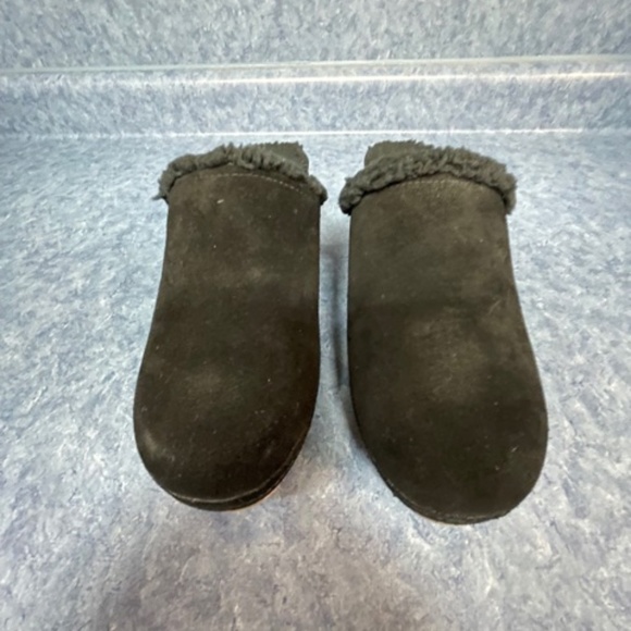 Women's Crocs Sarah Fuzzy Clogs Mules Slides - Picture 2 of 6